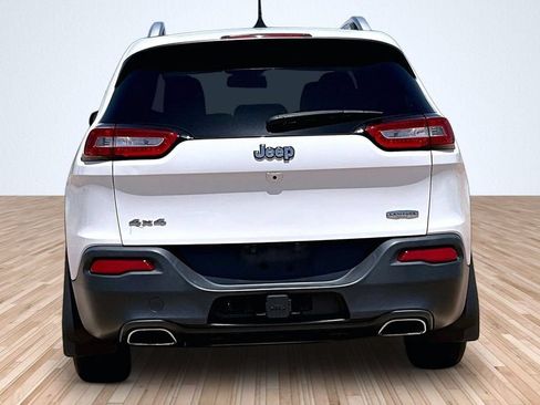 Used 2018 Jeep Cherokee Latitude Plus w/ Cold Weather Group AWD/4WD image 4