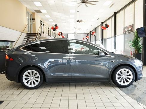 Used 2017 Tesla Model X 75D image 18