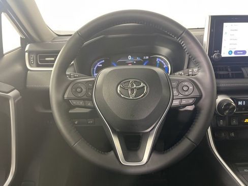 Used 2025 Toyota RAV4 XLE w/ Convenience Package image 8