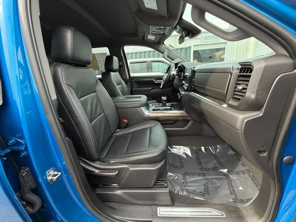 Used 2022 Chevrolet Silverado 1500 LT AWD/4WD image 25