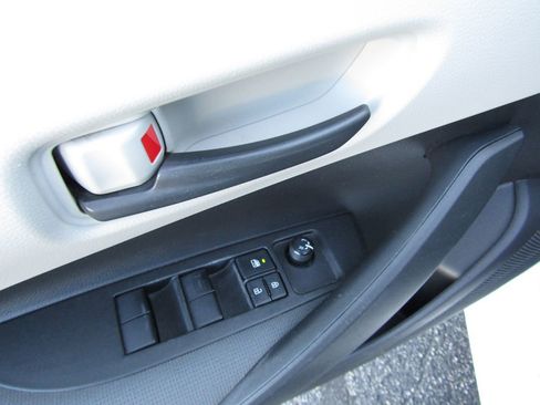 Used 2022 Toyota Corolla LE image 24