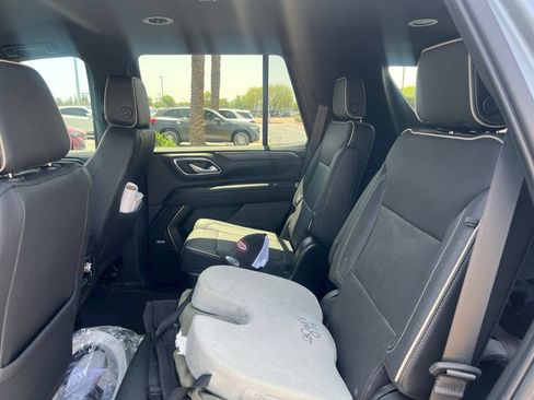 Used 2022 GMC Yukon SLT w/ SLT Luxury Package AWD/4WD image 12
