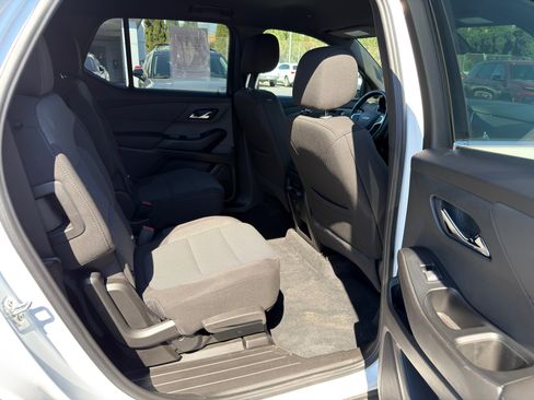 Used 2023 Chevrolet Traverse LT image 13