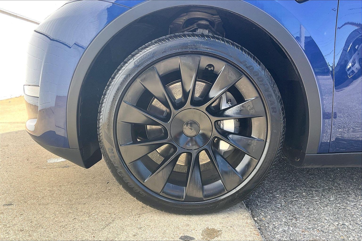 Used 2024 Tesla Model Y Long Range AWD/4WD image 11