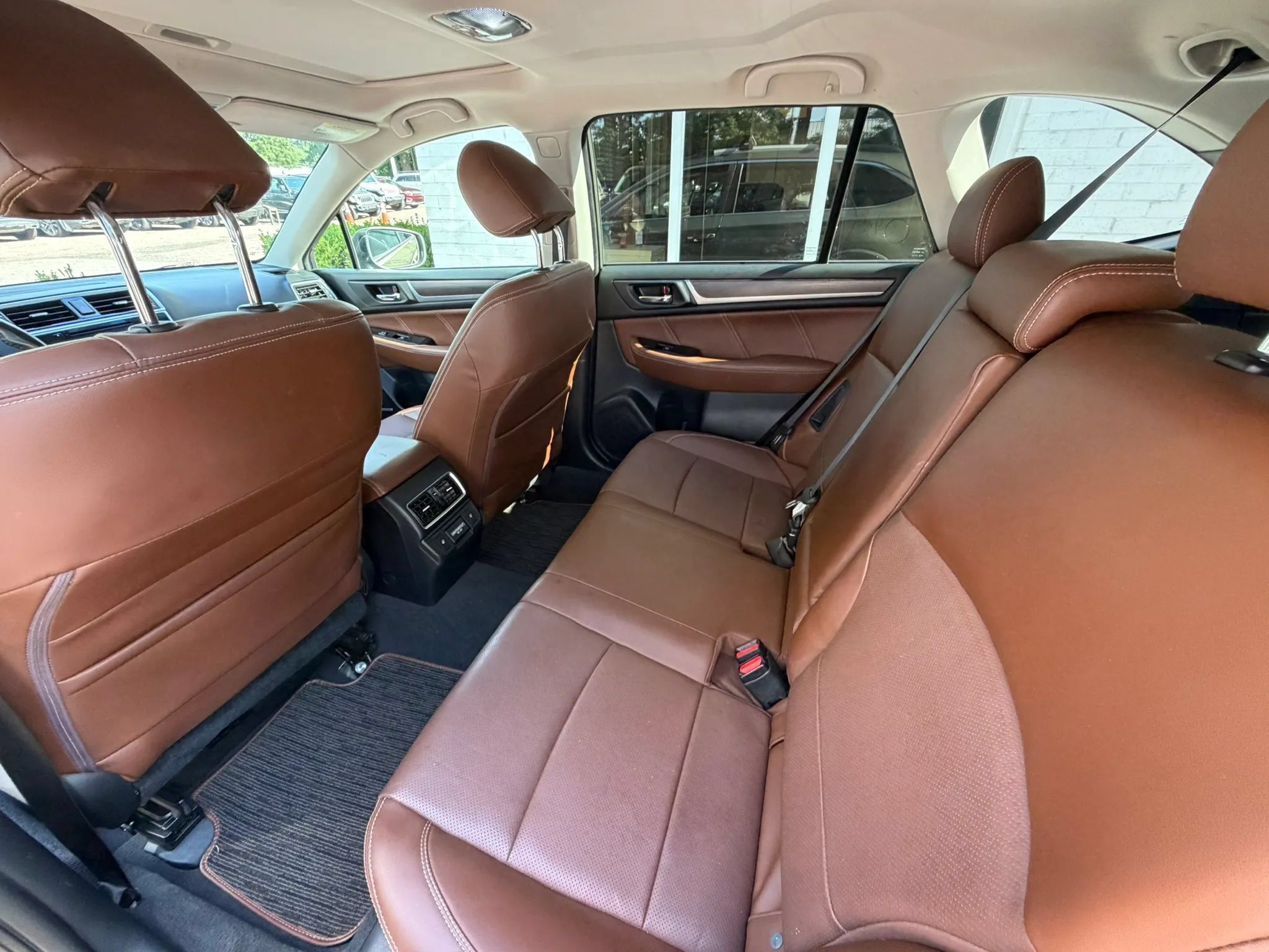 Used 2018 Subaru Outback 3.6R Touring AWD/4WD image 19