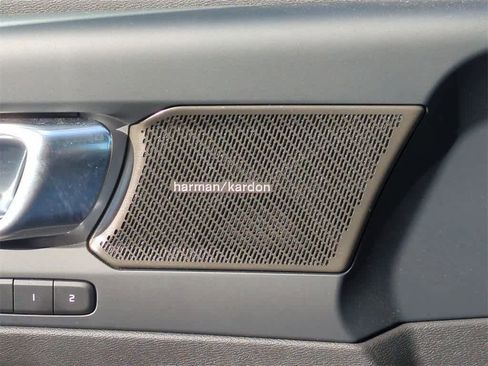 Used 2023 Volvo XC40 B5 Ultimate w/ Protection Package Premier image 30