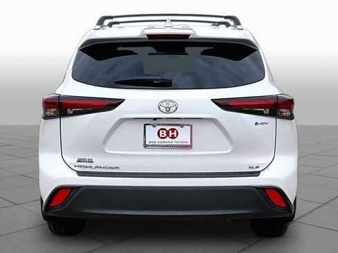 Used 2025 Toyota Highlander XLE AWD/4WD image 5