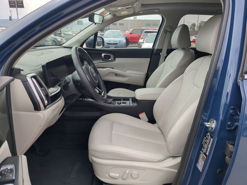 Certified 2024 Kia Sorento S w/ Panoramic Sunroof Package AWD/4WD image 25