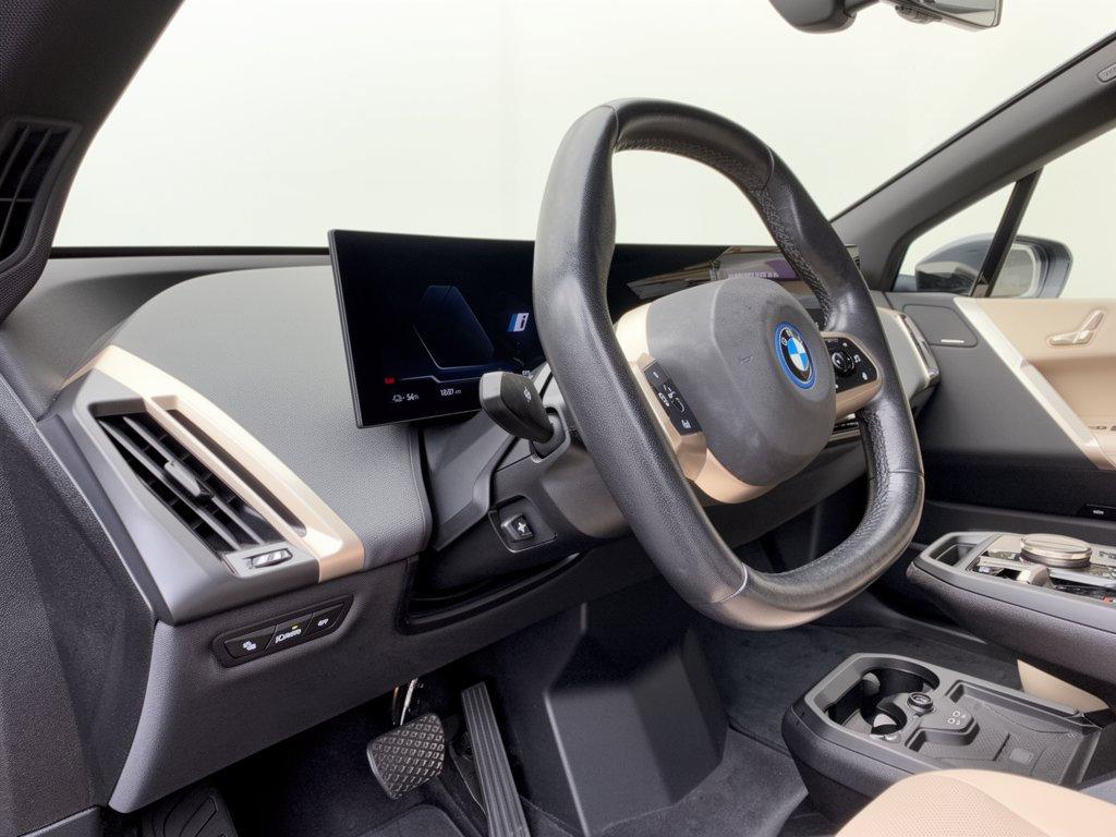 Used 2024 BMW iX xDrive50 w/ Sport Package AWD/4WD image 4
