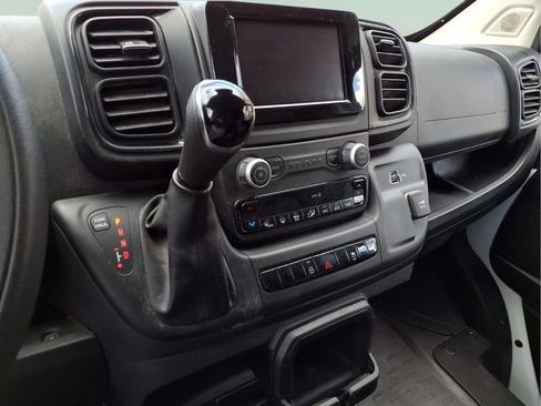 Used 2024 RAM ProMaster 2500 w/ Convenience Group FWD image 5