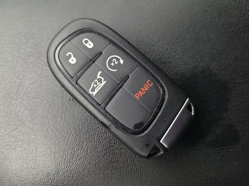 Used 2022 Jeep Cherokee Trailhawk w/ Comfort/Convenience Group AWD/4WD image 32