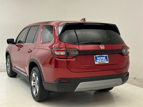New 2025 Honda Pilot EX-L image 8