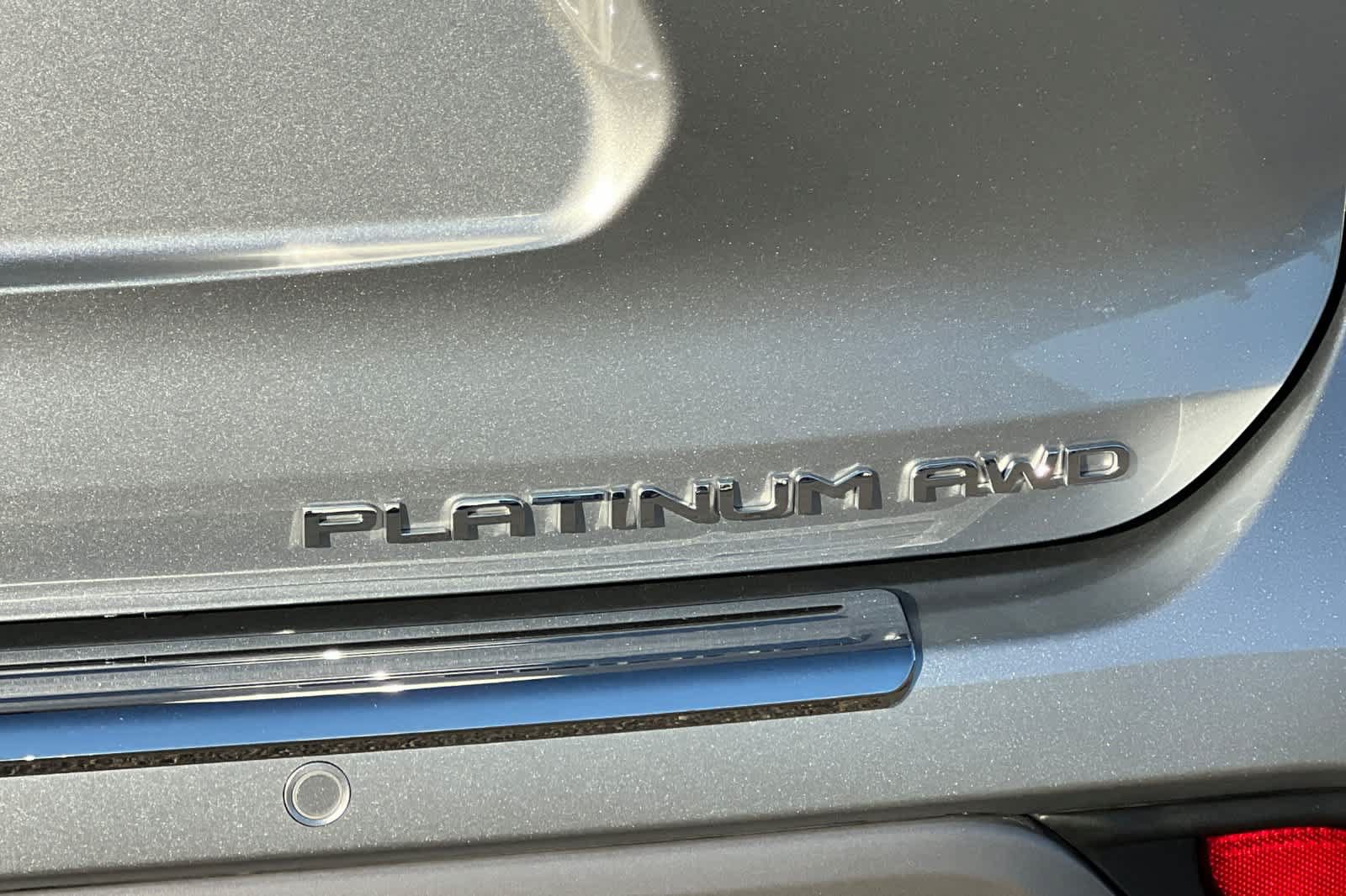 Used 2025 Toyota Highlander Platinum AWD/4WD image 24