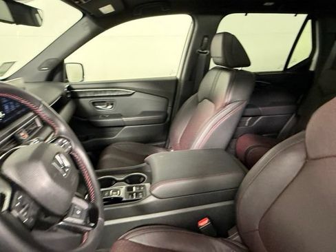 Used 2025 Honda Pilot Black Edition image 29