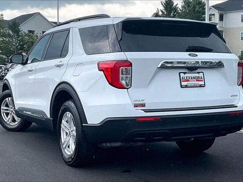 Used 2023 Ford Explorer XLT AWD/4WD image 10