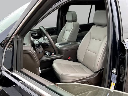Used 2023 GMC Yukon SLT w/ SLT Luxury Package AWD/4WD image 8