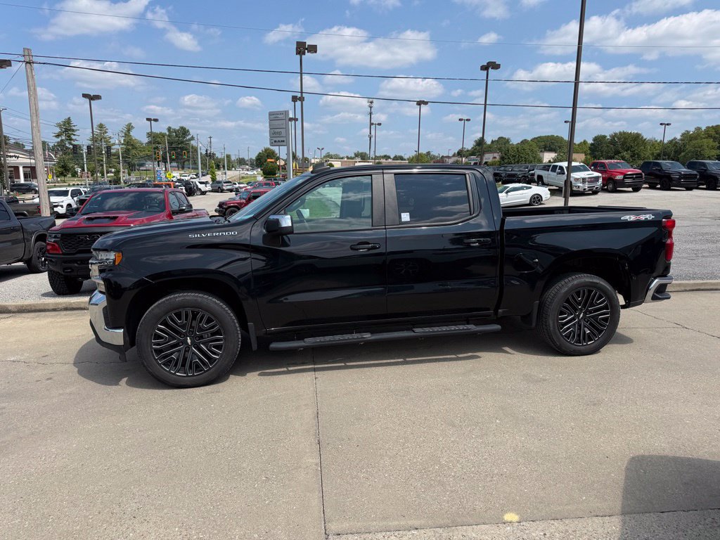 Used 2020 Chevrolet Silverado 1500 LT w/ LT Value Package AWD/4WD image 10