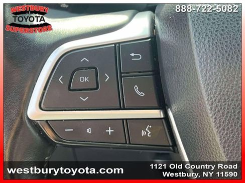 Used 2023 Toyota Highlander XLE AWD/4WD image 25