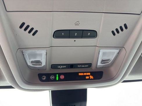 Used 2022 GMC Terrain SLT image 24