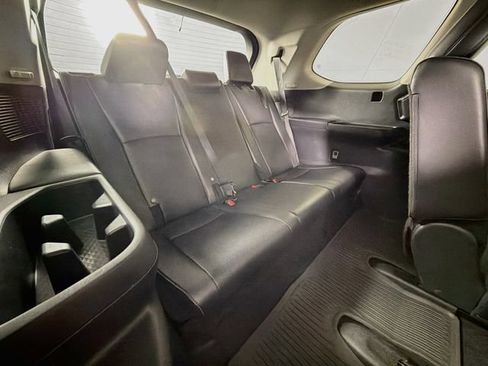 Used 2024 Toyota Grand Highlander AWD image 37