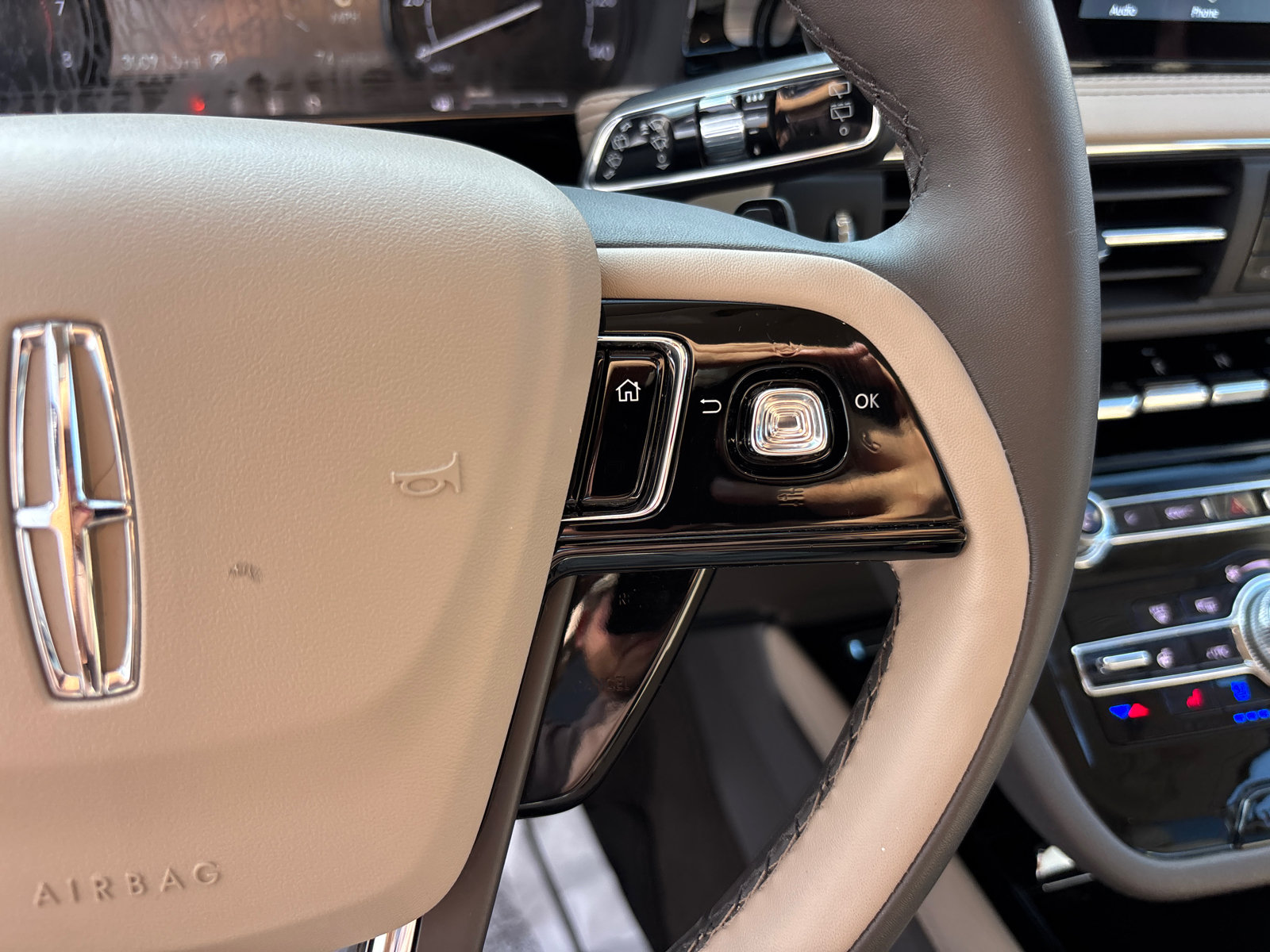 Certified 2022 Lincoln Corsair AWD w/ Equipment Group 101A image 18