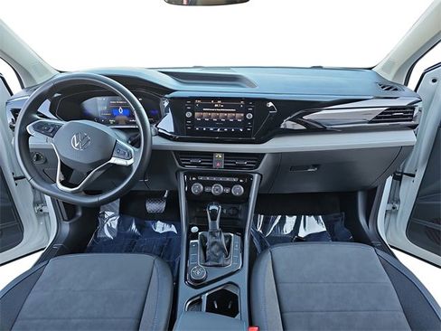 Used 2024 Volkswagen Taos SE image 9