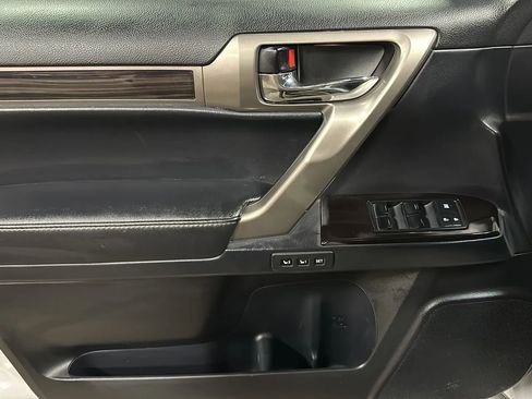 Used 2014 Lexus GX 460 image 10