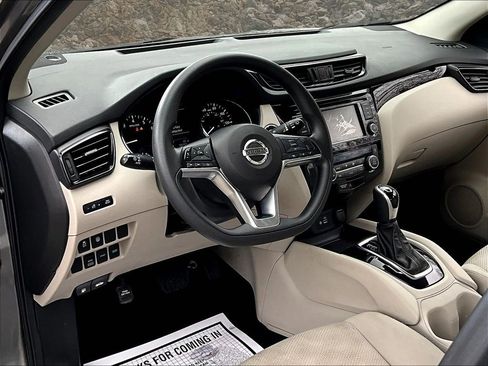 Used 2020 Nissan Rogue Sport SV image 12