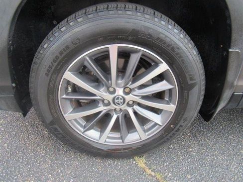 Used 2019 Toyota Highlander XLE AWD/4WD image 7