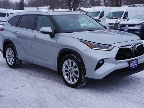 Used 2021 Toyota Highlander Limited image 7