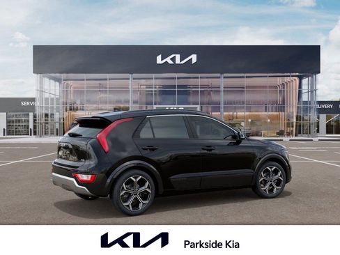 New 2025 Kia Niro EX Touring image 6