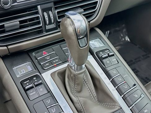 Used 2019 Porsche Macan AWD/4WD image 19