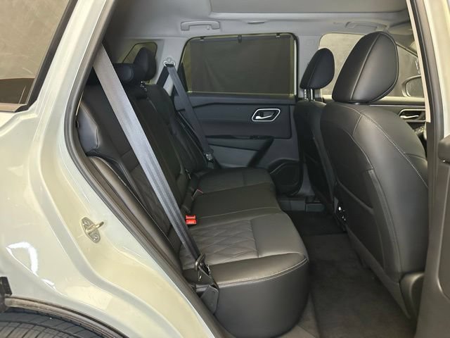 Used 2026 Nissan Rogue Platinum w/ Platinum Premium Package AWD/4WD image 18