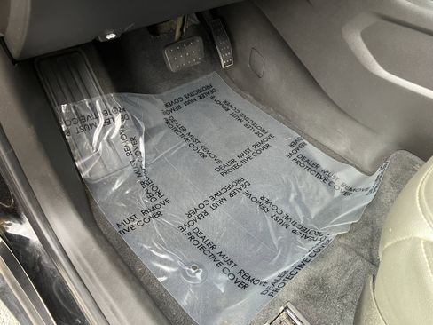 Used 2023 Chevrolet Traverse LT image 18