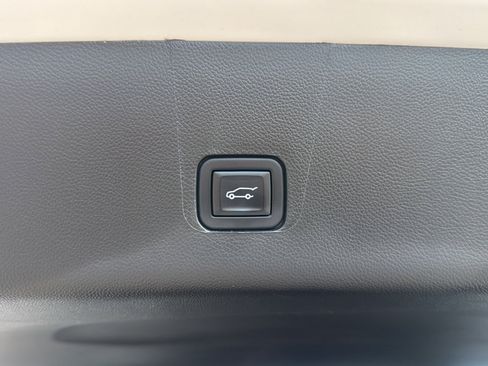Used 2023 Chevrolet Traverse RS AWD/4WD image 29