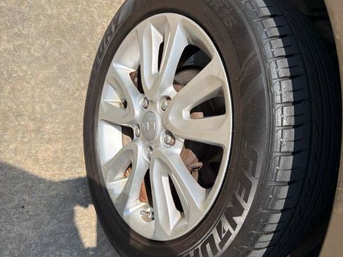 Used 2013 Kia Soul + w/ Audio Pkg FWD image 38