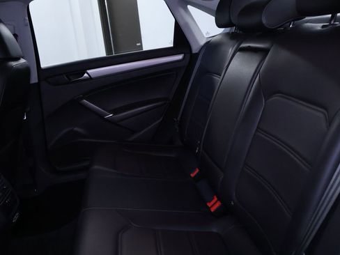 Used 2021 Volkswagen Passat 2.0T SE image 13