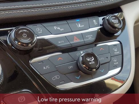 Used 2022 Chrysler Pacifica Touring-L image 32