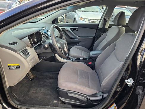 Used 2015 Hyundai Elantra SE image 25
