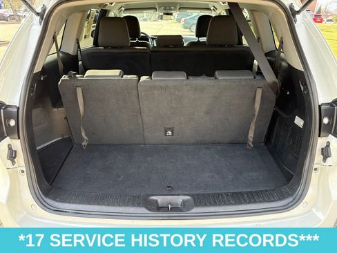 Used 2017 Toyota Highlander LE image 27