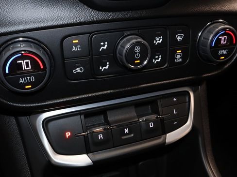 Used 2022 GMC Terrain SLT w/ LPO, Floor Liner Package image 31