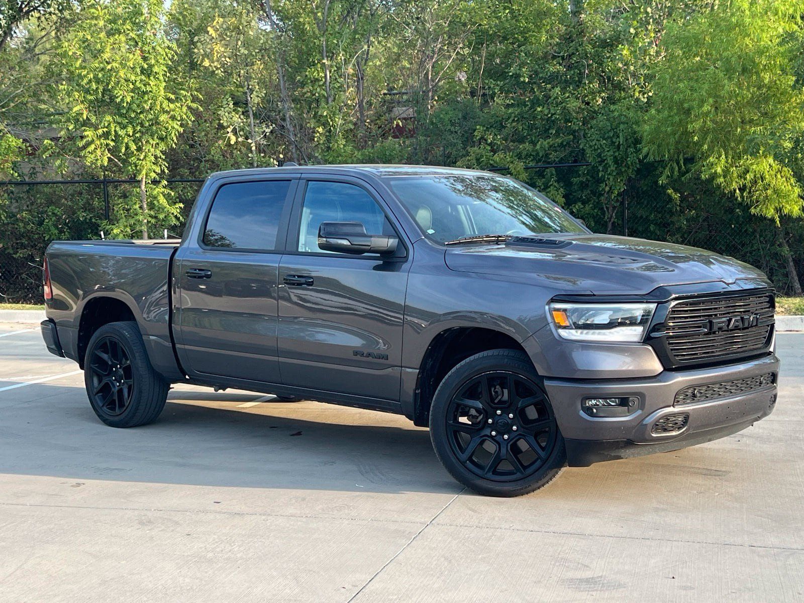 Used 2024 RAM 1500 Laramie AWD/4WD image 1