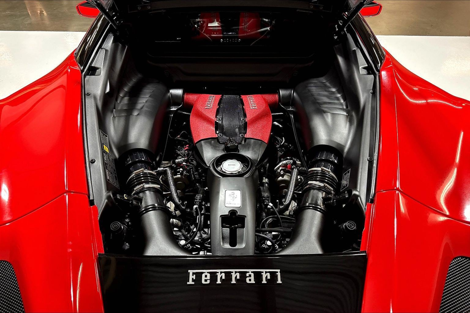 Used 2020 Ferrari F8 Tributo RWD image 24