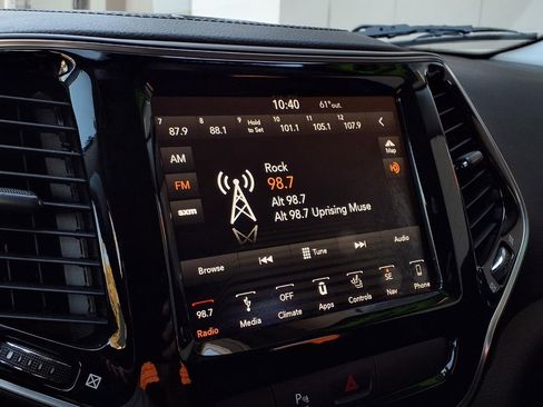 Used 2019 Jeep Cherokee Limited w/ Trailer Tow Group image 7