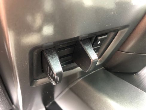 Used 2018 Ford F150 XLT w/ Equipment Group 302A Luxury AWD/4WD image 35