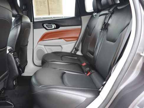 Used 2023 Jeep Compass Limited image 13