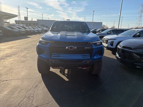 Used 2024 Chevrolet Colorado ZR2 w/ ZR2 Convenience Package III image 3