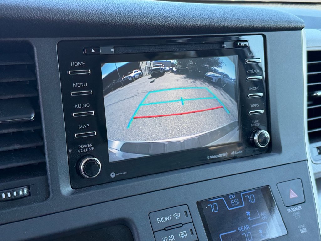 Used 2020 Toyota Sienna LE FWD image 23