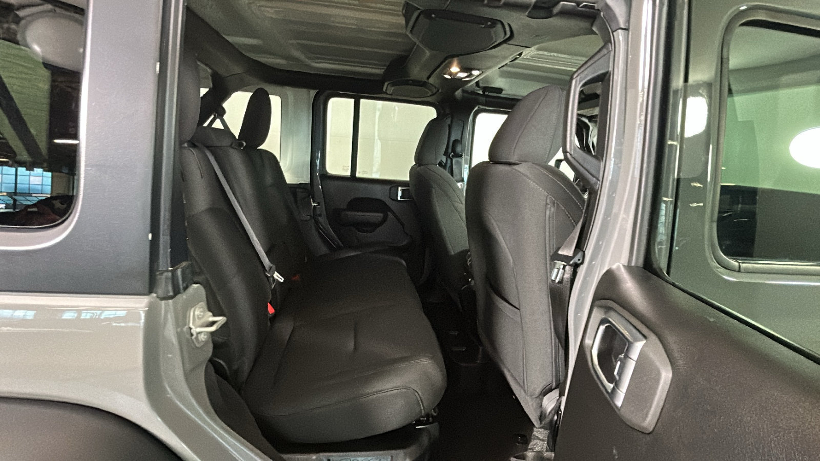 Used 2023 Jeep Wrangler Unlimited w/ Convenience Group AWD/4WD image 33