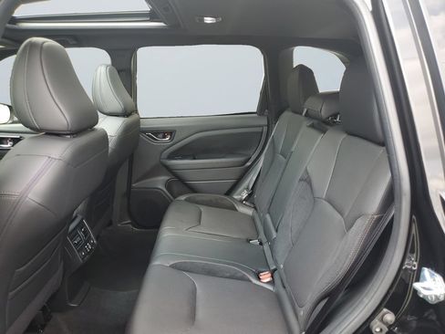 Certified 2025 Subaru Forester Touring AWD/4WD image 13